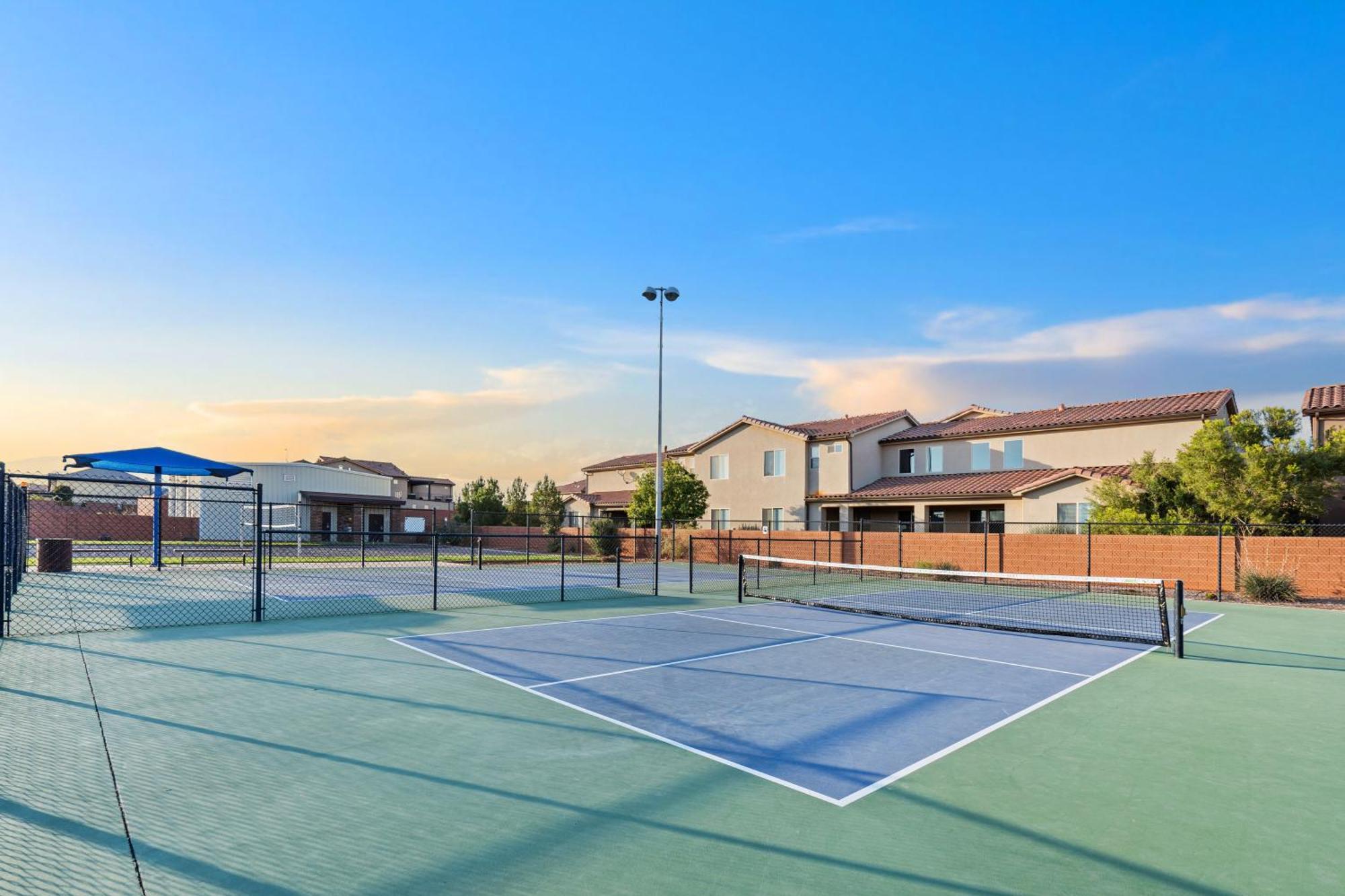 Paradise Village 36 Bunk Beds, Bbq Grill, Community Resort Style Pool And Water Park Santa Clara Exterior photo