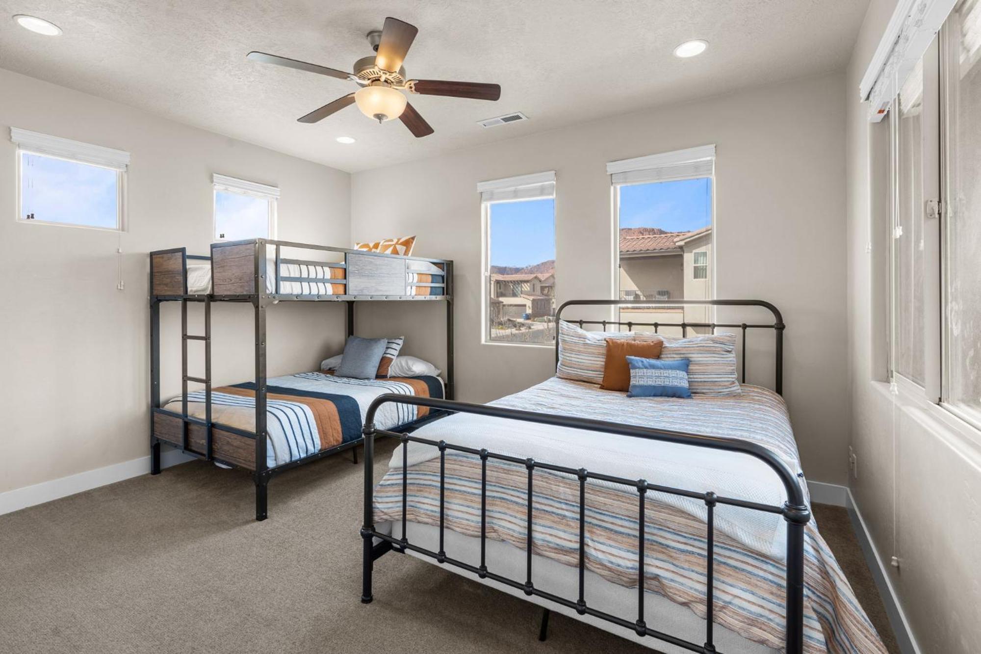 Paradise Village 36 Bunk Beds, Bbq Grill, Community Resort Style Pool And Water Park Santa Clara Exterior photo